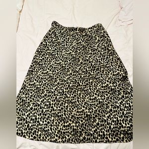 Fabulous cheetah print flowy midi skirt! Excellent condition 🖤